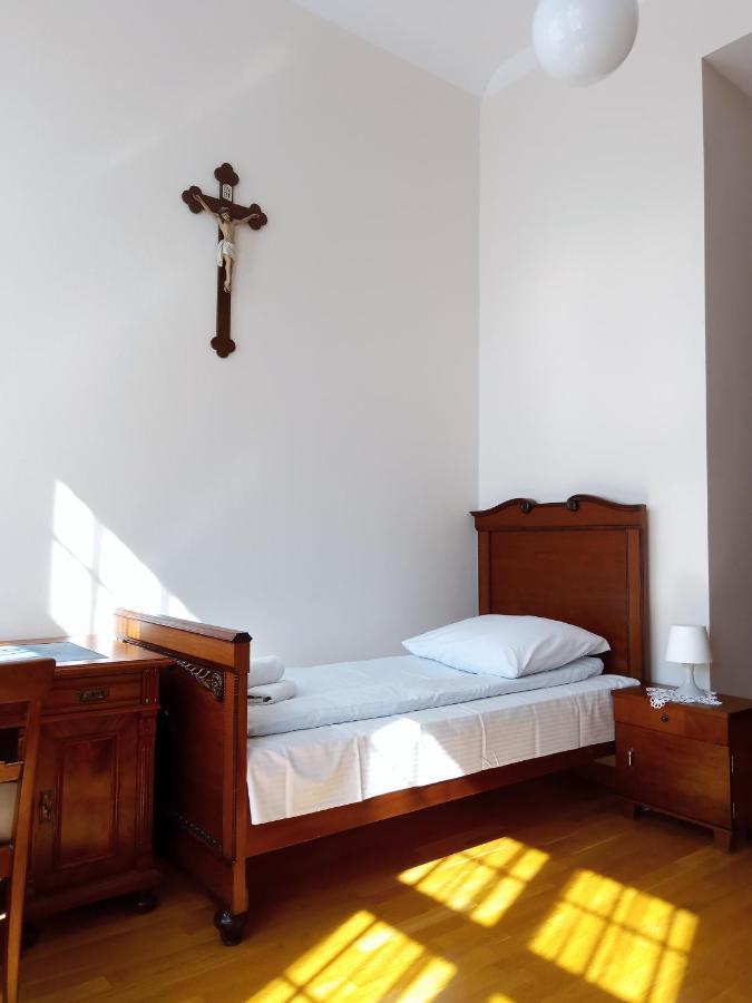 Bed and Breakfast Dom Notre Dame Вроцлав Экстерьер фото